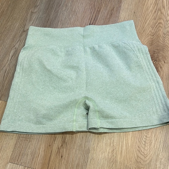 Booty scrunch workout shorts - Picture 1 of 2